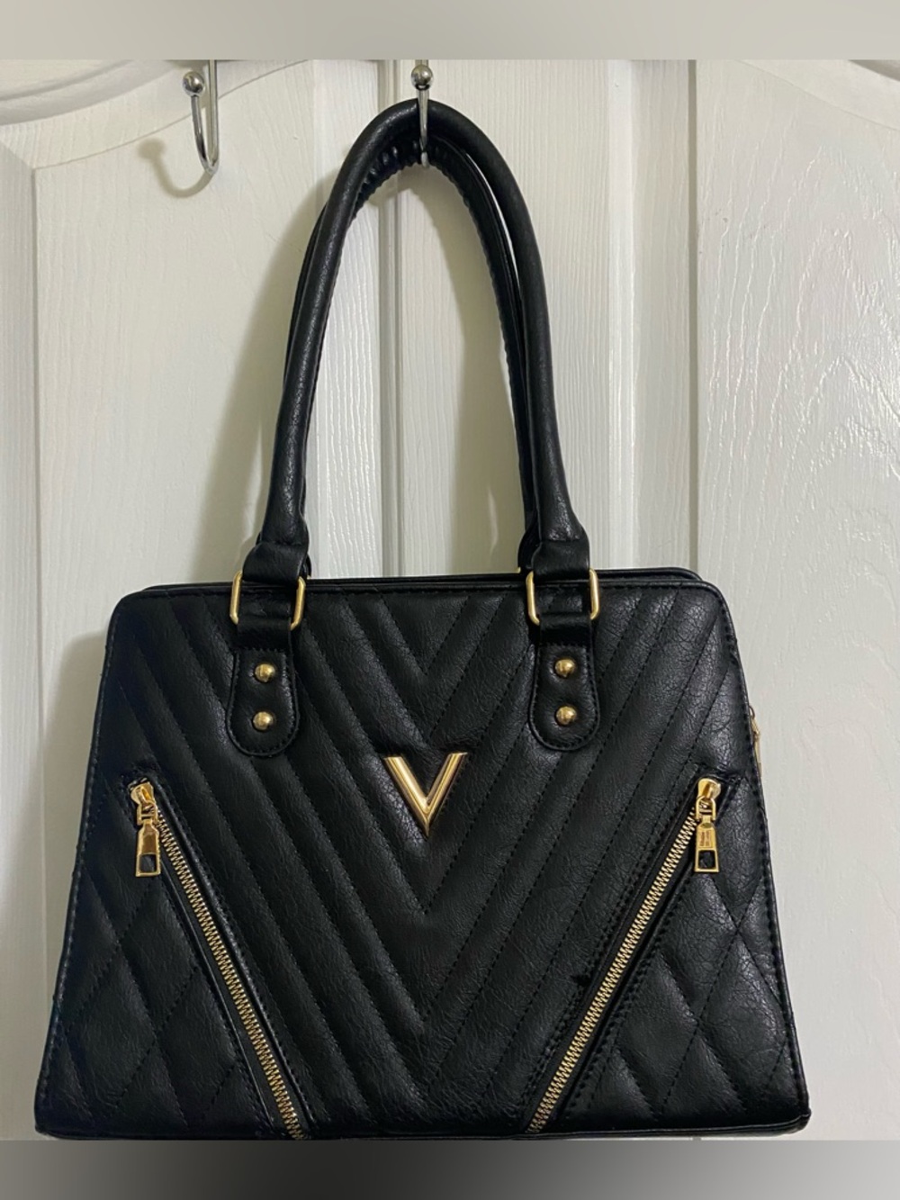 BLACK QUILTED SATCHEL HANDBAG WITH GOLD HARDWARE - Picture 2 of 16